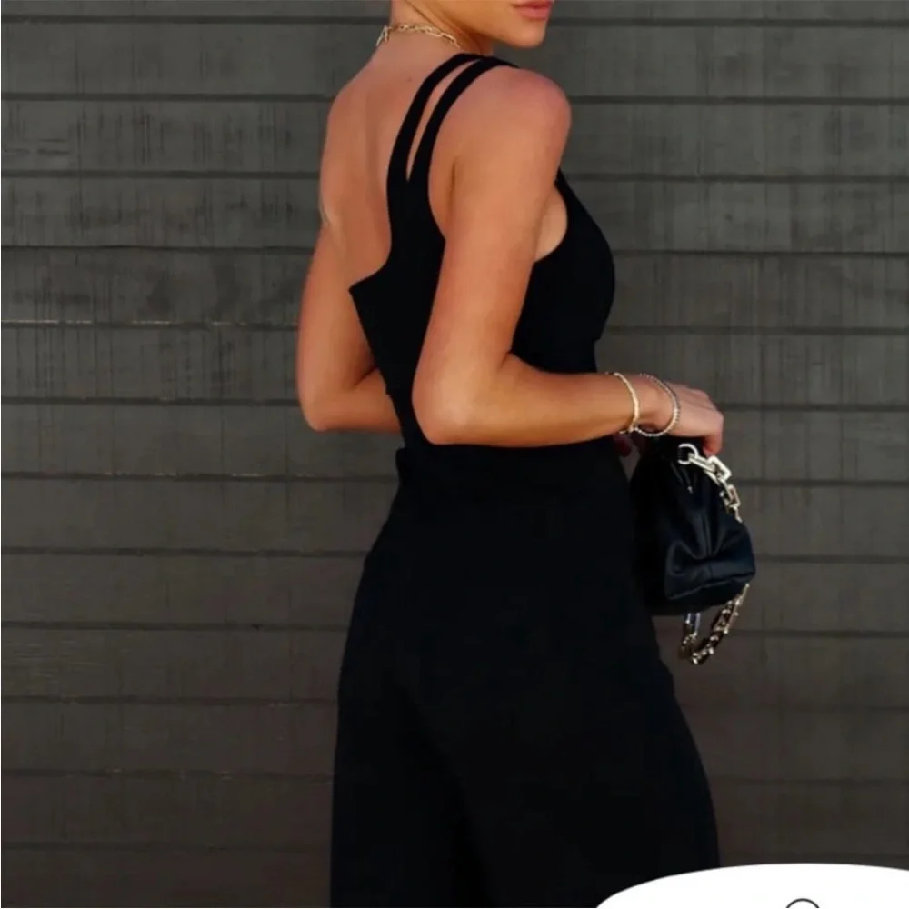 NWT Vici \\ Olia Black ‘Brayden’ One Shoulder Jumpsuit - Picture 3 of 16